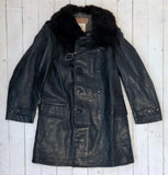 Rock / kappa i svart skinn med pälskrage-Floby Överskottslager