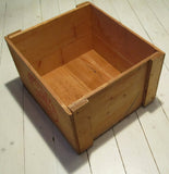 Trälåda, "Kristallsåpa"-Floby Överskottslager